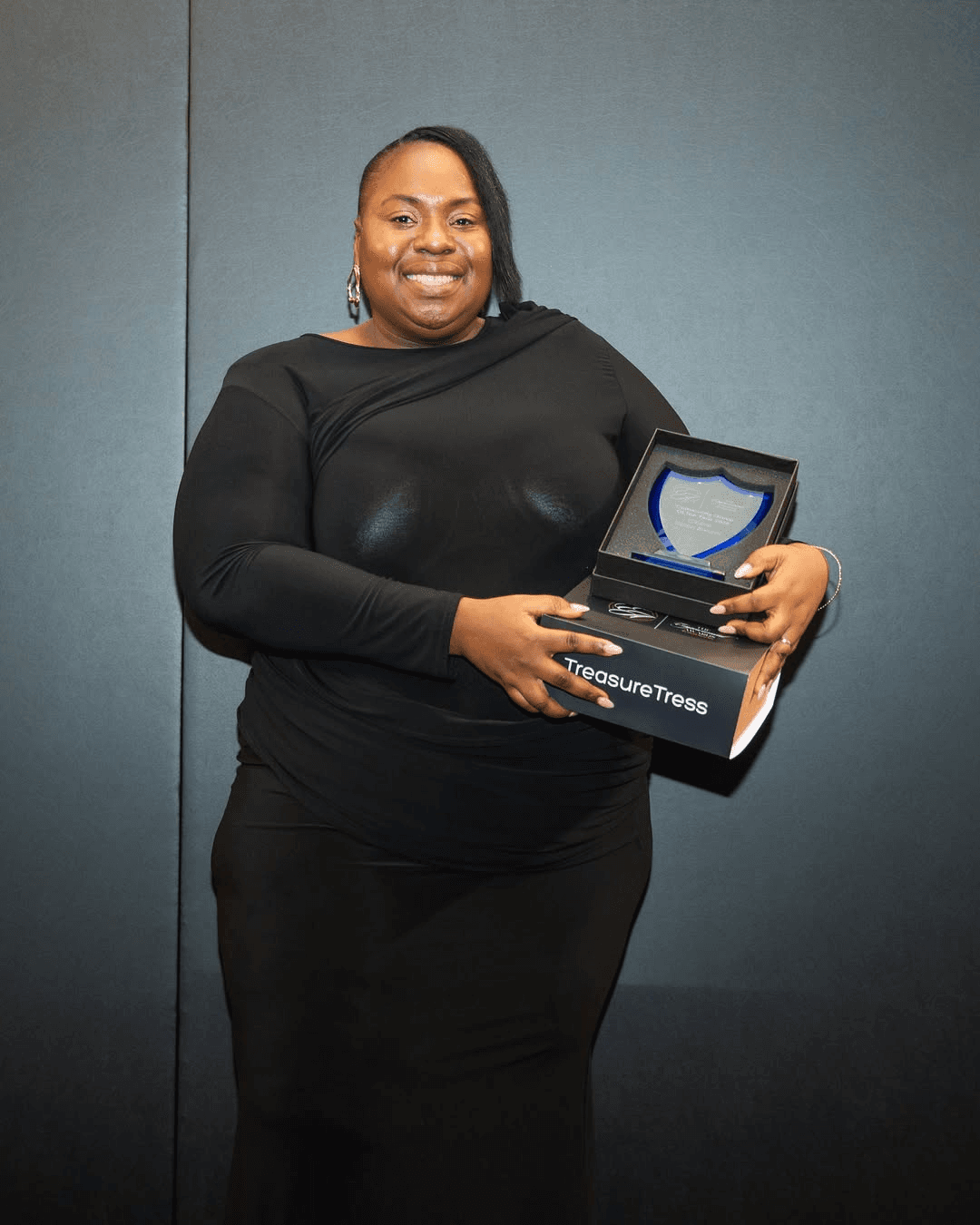 Obimi Founder receiving award
